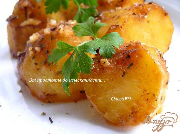 фото рецепта: Картофель в томатно-соевом соусе с базиликом