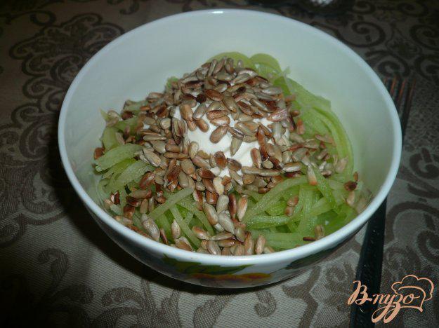 фото рецепта: Салат из зеленой редьки