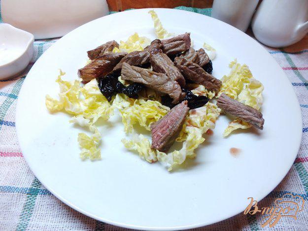 фото рецепта: Салат из говядины с черносливом