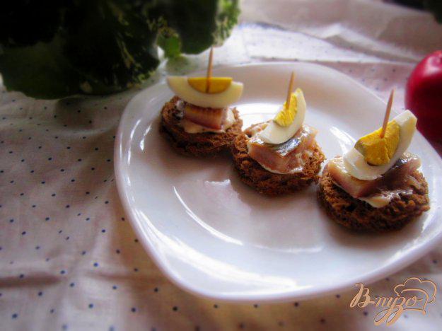 фото рецепта: Закуска с селедкой и яйцом