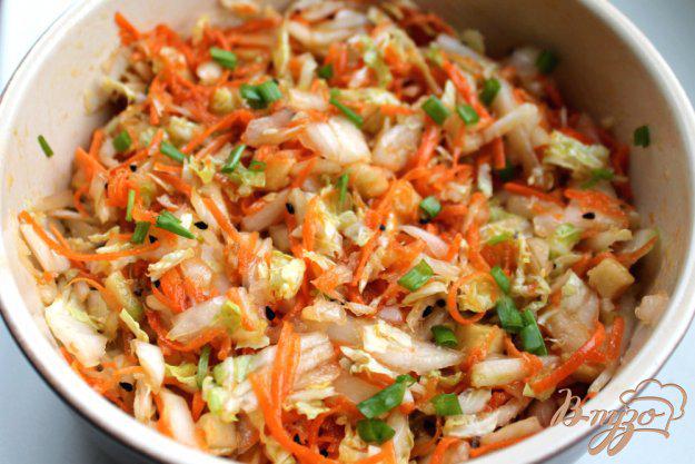 фото рецепта: Салат из пекинской капусты и моркови