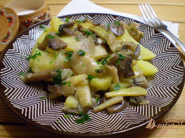 фото рецепта: Картофель с грибами и стручковой фасолью
