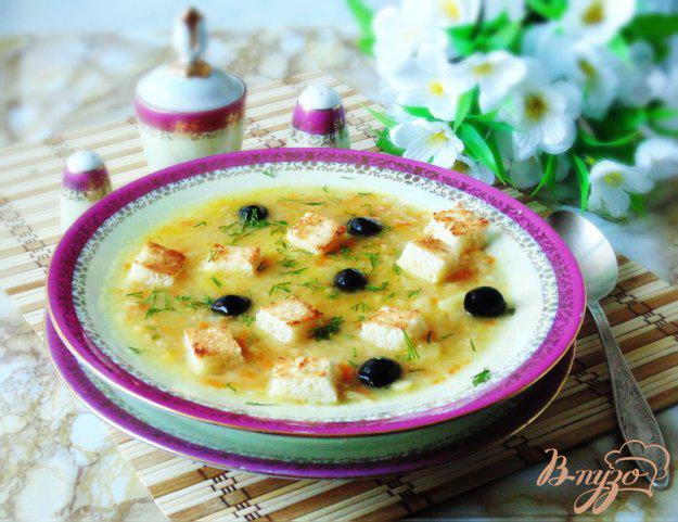 фото рецепта: Постный гороховый суп с гренками и маслинами