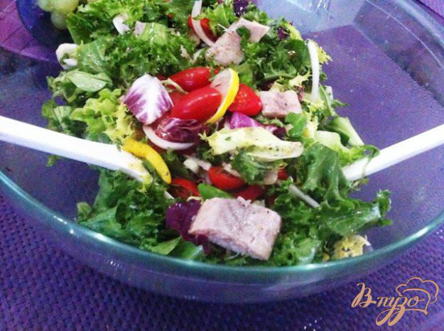 фото рецепта: Овощной салат с копченым угрём.