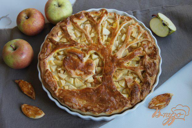 фото рецепта: Пирог из дрожжевого теста с кусочками яблок