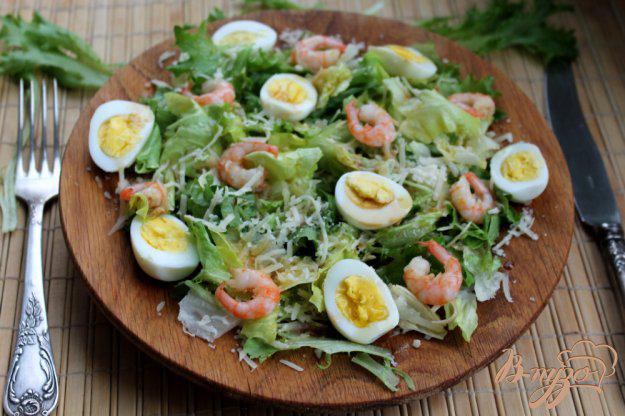 фото рецепта: Салат с перепелиными яйцами и креветками