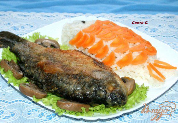 фото рецепта: Жареные караси с гарниром из риса,овощей и грибов «Золотая рыбка»