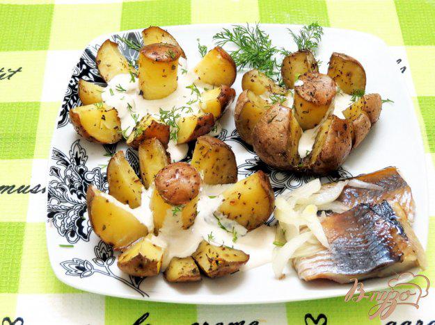 фото рецепта: Запеченный картофель с соусом