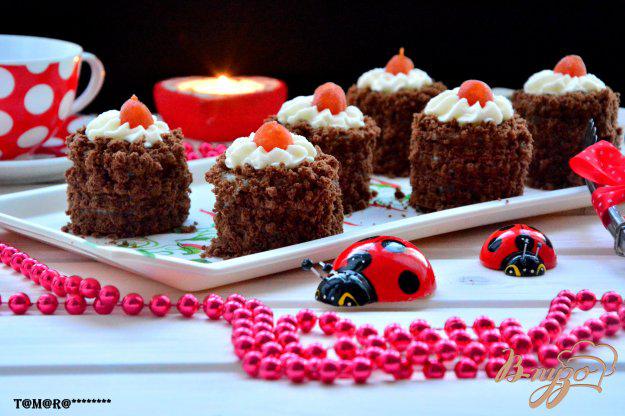 фото рецепта: Шоколадные пирожные с кумкватами