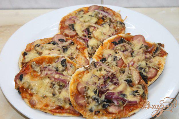 фото рецепта: Мини пицца с сосисками и грибами