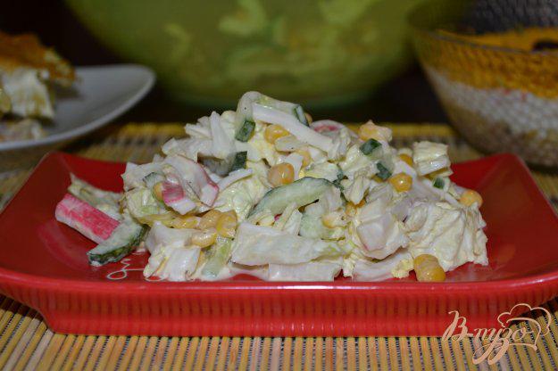 фото рецепта: Салат с крабовыми палочками и пекинской капустой