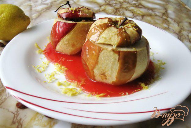 фото рецепта: Яблоки запеченные с орехом и изюмом.
