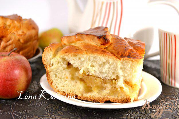 фото рецепта: Яблочный пирог из дрожжевого теста