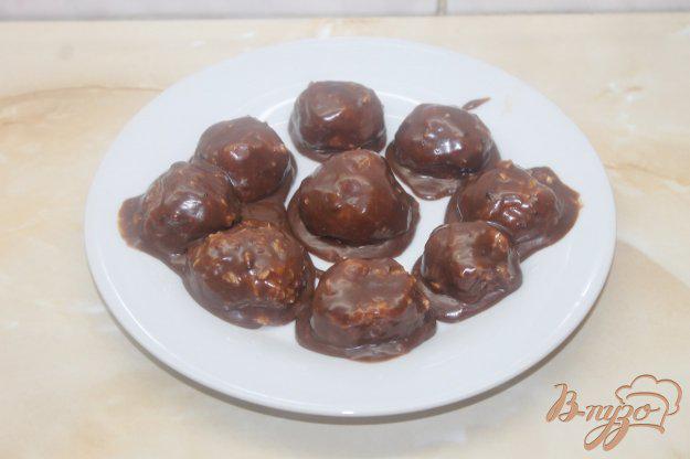 фото рецепта: Шоколадные шарики с начинкой