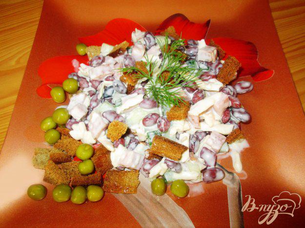 фото рецепта: Салат с красной фасолью и сыром