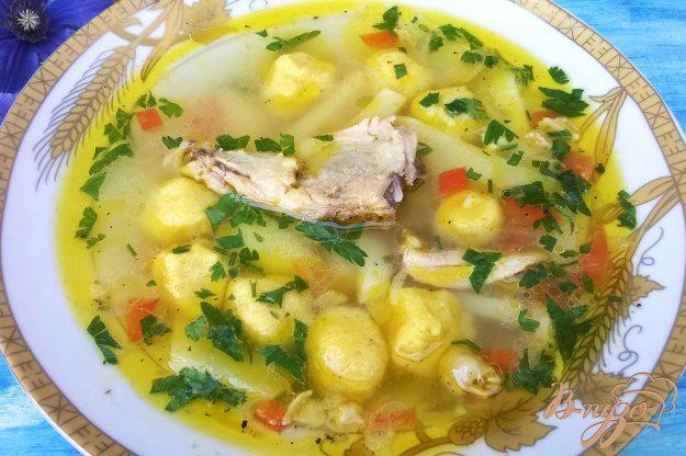 фото рецепта: Золотистый суп с кукурузными клецками