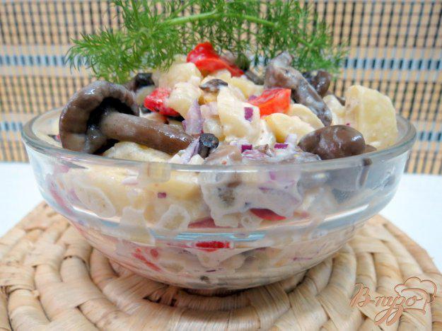 фото рецепта: Салат с опятами и спаржевой фасолью