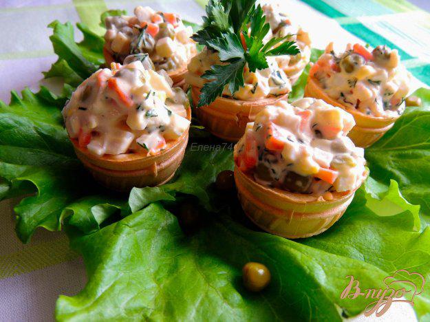 фото рецепта: Салат из кальмаров в тарталетках