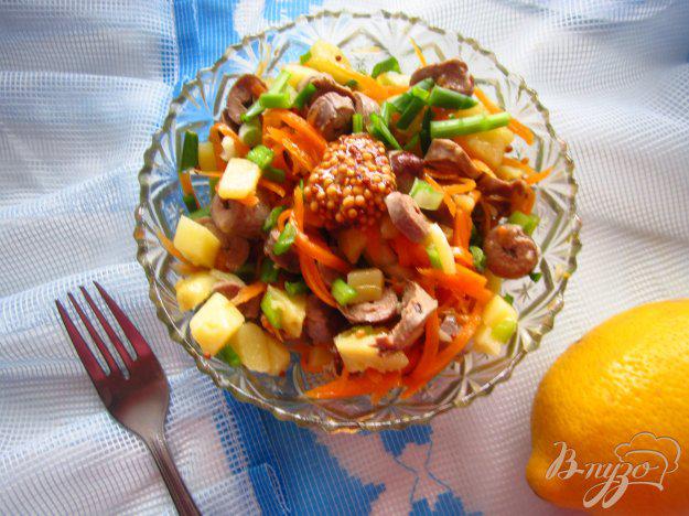 фото рецепта: Салат с корейской морковью и куриным сердцем