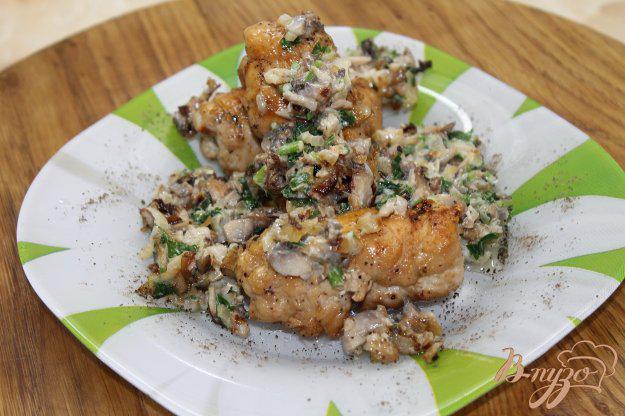 фото рецепта: Куриные  рулеты с оливками в грибном соусе