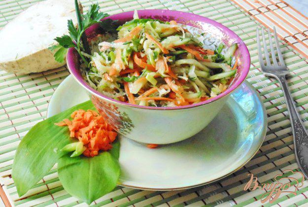 фото рецепта: Салат из редьки с сельдереем