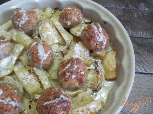 фото рецепта: Фрикадельки с картофелем в духовке