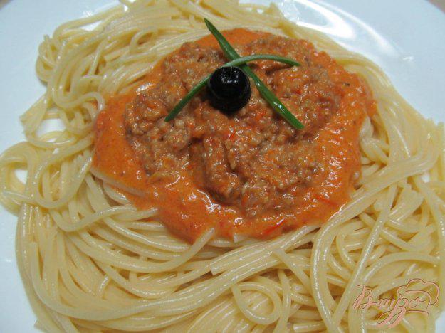 фото рецепта: Спагетти в томатно-сметанном соусе и фаршем