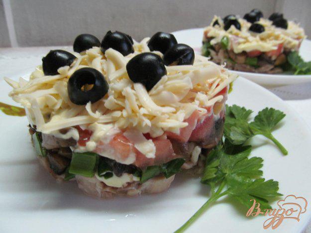 фото рецепта: Салат из курицы грибов и помидор