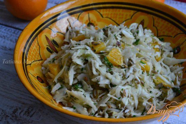 фото рецепта: Капустный салат с апельсином и семечками