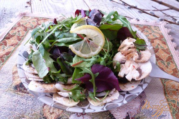фото рецепта: Салат из шампиньонов с зеленью