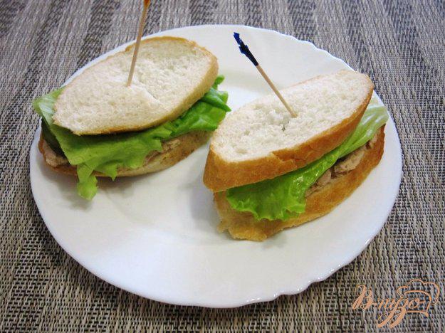 фото рецепта: Сэндвич с тунцом и маринованными огурцами