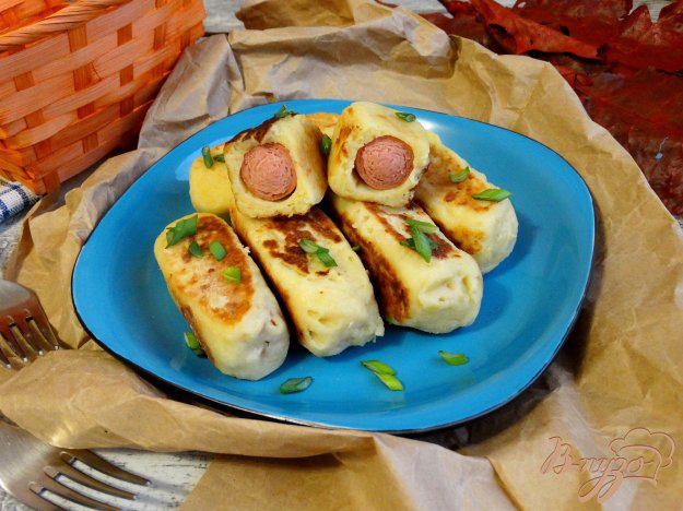 фото рецепта: Сосиски в картофельно-сырной шубке
