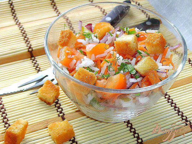 фото рецепта: Рисовый салат с овощами и гренками