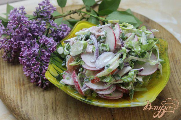 фото рецепта: Салат с овощей  и ветчины с луком - пореем