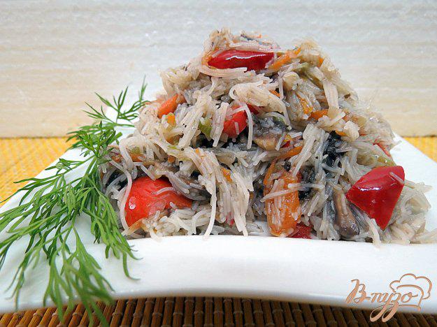 фото рецепта: Рисовая лапша с овощами и грибами
