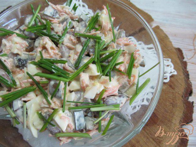 фото рецепта: Салат из фасоли грибов и копченой курицы