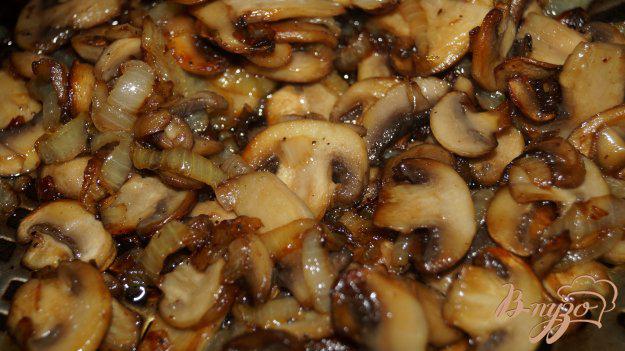 фото рецепта: Жаренные грибы с луком