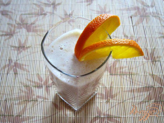 фото рецепта: Бананово-апельсиновый коктейль