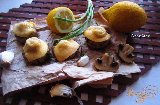 фото рецепта: Печеные грибы с сыром и чесноком