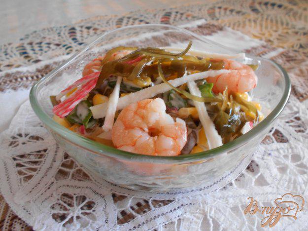 фото рецепта: Салат с морской капустой, креветками и крабовыми палочками