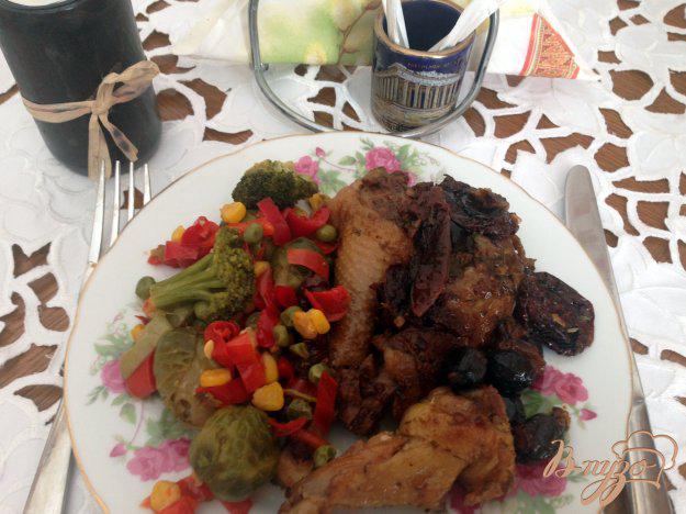 фото рецепта: Домашняя курица с вялеными помодорами и вялеными маслинами в мультиварке