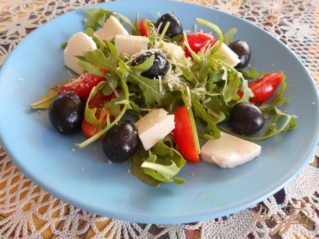 фото рецепта: Салат с помидорами и моцареллой