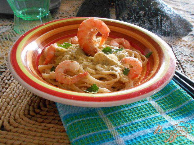 фото рецепта: Спагетти с креветками и соусом песто