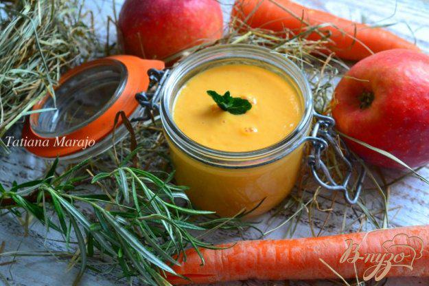фото рецепта: Смузи с морковью и яблоком