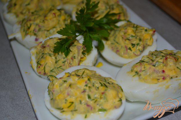 фото рецепта: Яйца фаршированные редисом