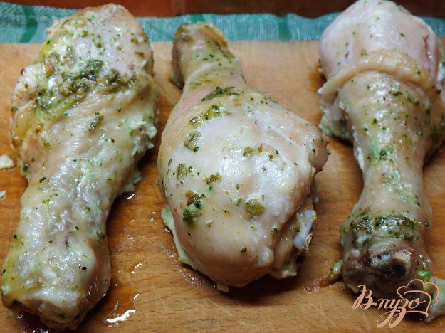 фото рецепта: Курица в маринаде из чеснока и зеленой аджики