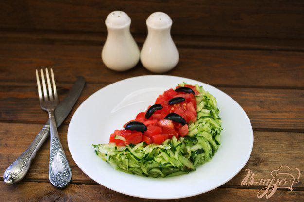 фото рецепта: Нарядный салат « Долька арбуза »