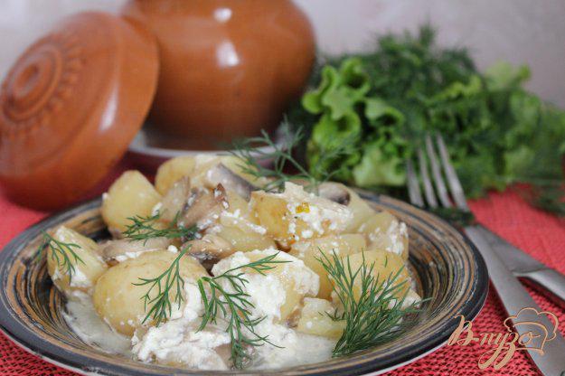 фото рецепта: Молодой картофель с грибами в сметане