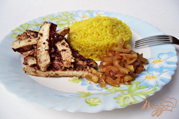 фото рецепта: Отбивные из куриного филе с рисом и луком