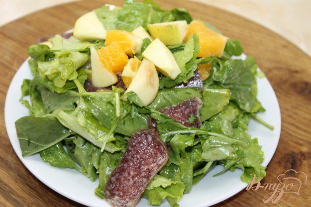 фото рецепта: Фруктовый салат с свежими листьями шпината и щавеля
